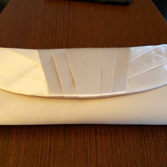 Gunne Sax by Jessica McClintock Pleated Clutch in Champagne - Picture 2 of 7